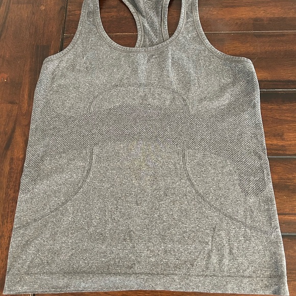 Lululemon gray silverescent tank top size 8 - Picture 2 of 5